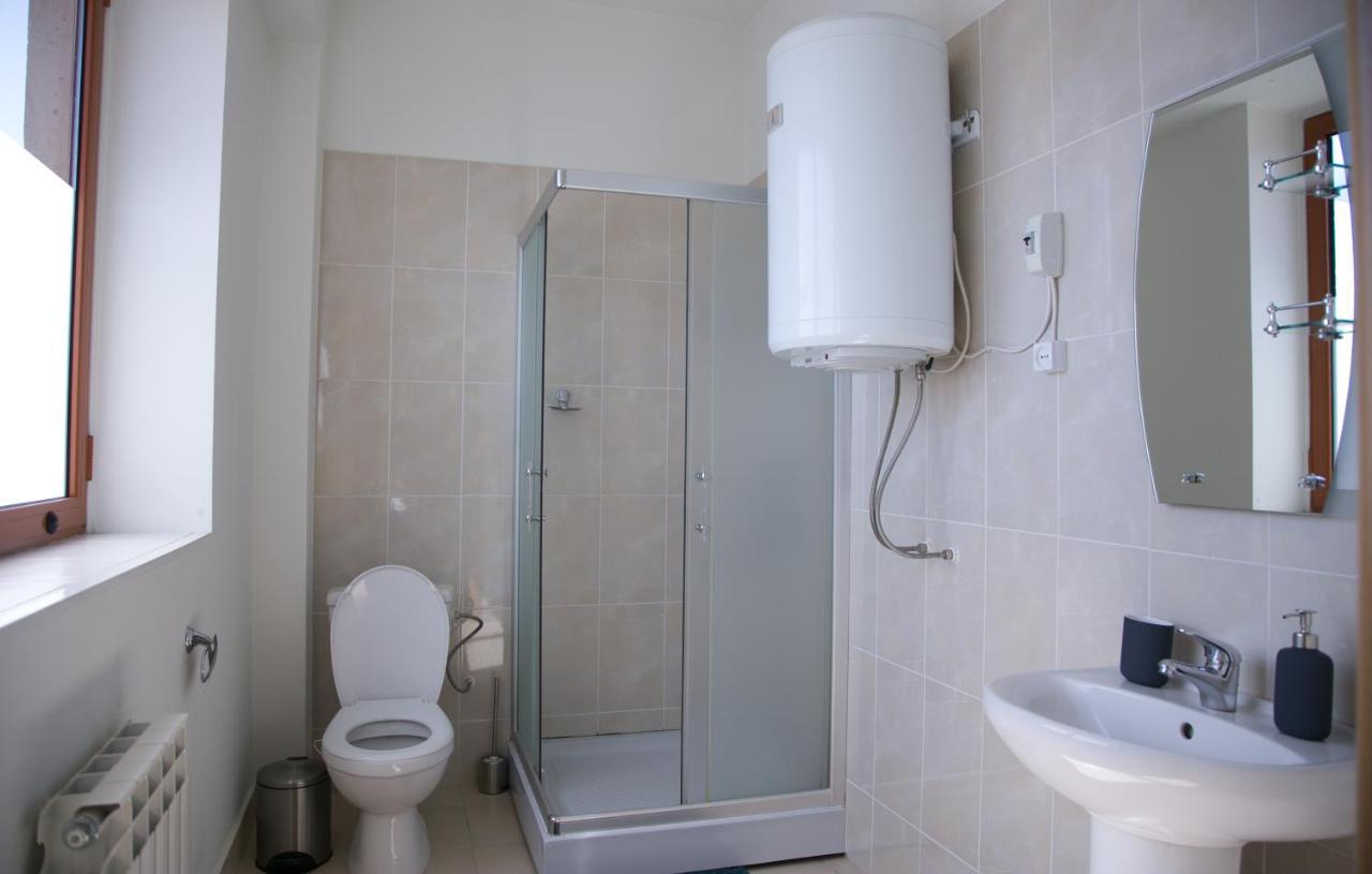 Kasa Guesthouse Gjoemri Buitenkant foto