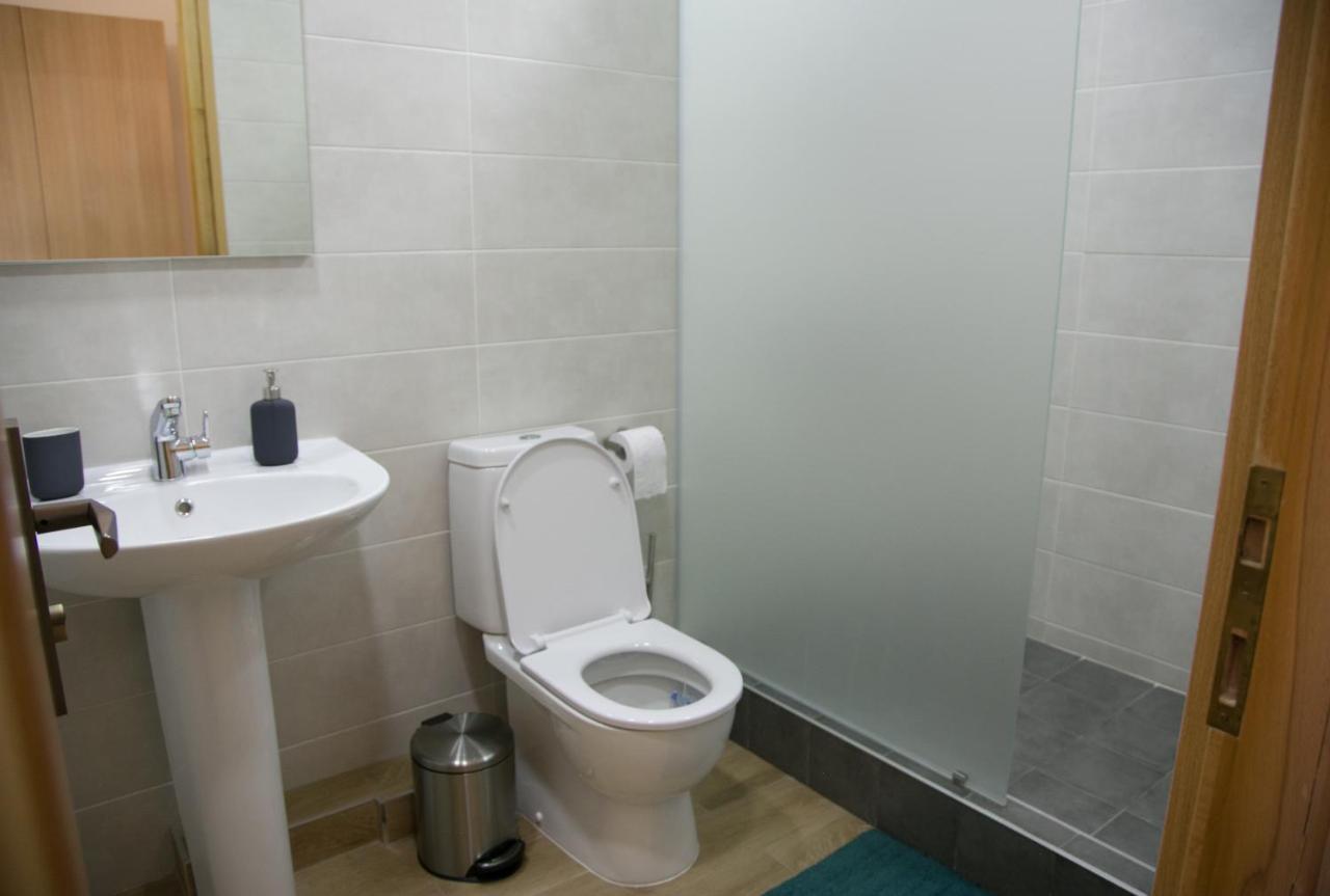 Kasa Guesthouse Gjoemri Buitenkant foto